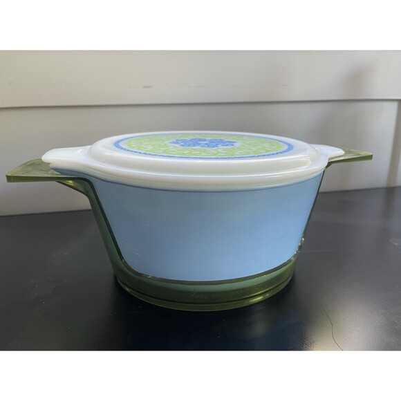 VINTAGE PYREX OCEAN FILIGREE 1973 CASSEROLE DISH W/ LID & CRADLE 2.5QT RARE - Picture 2 of 13